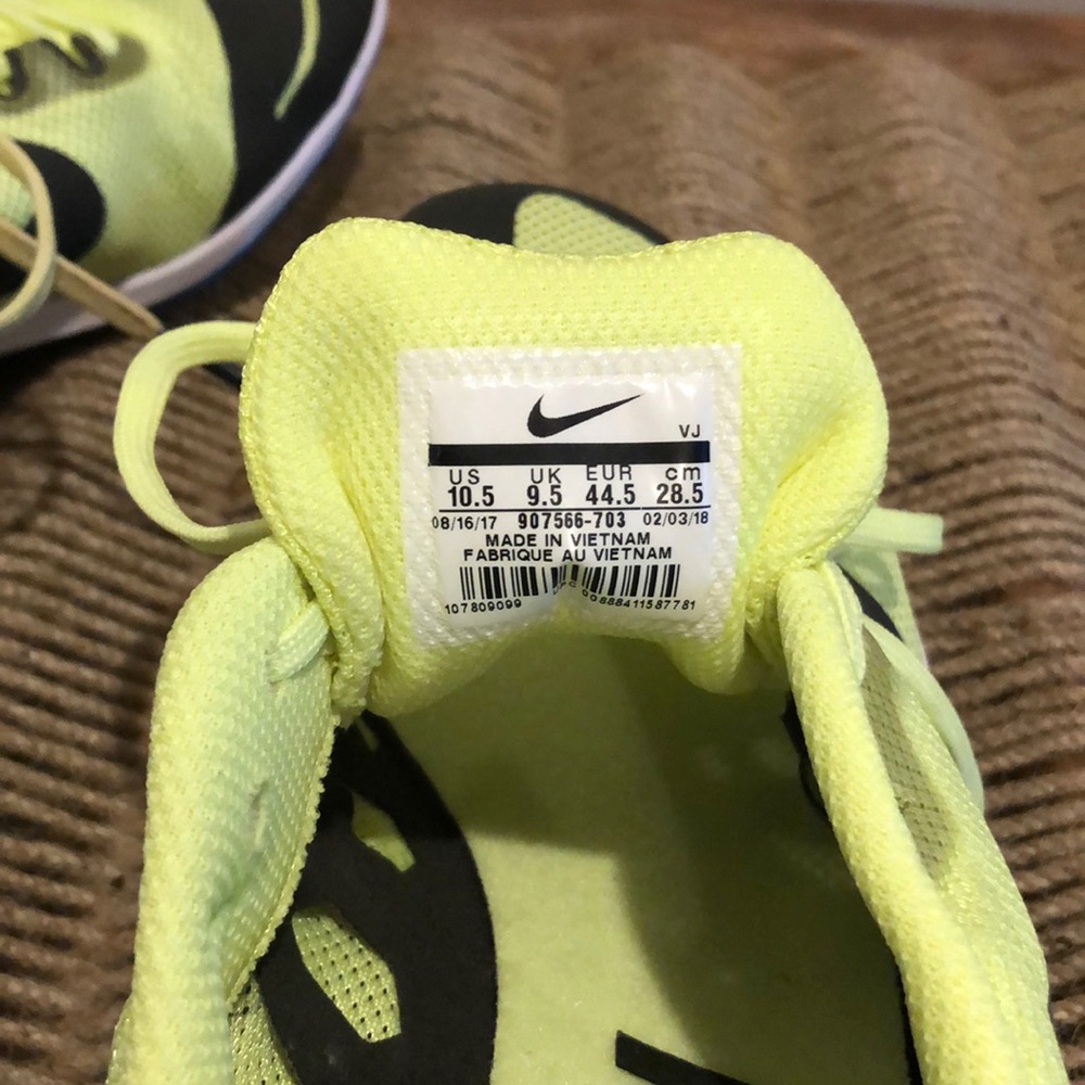 Nike - Picture 2 of 5